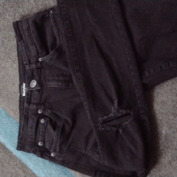 BLUENOTES Distressed Black Stretch Midi Jeans!! - Picture 1 of 3
